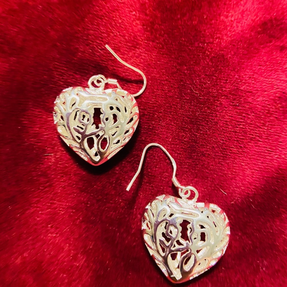 💟 Silver puffed heart Earrings